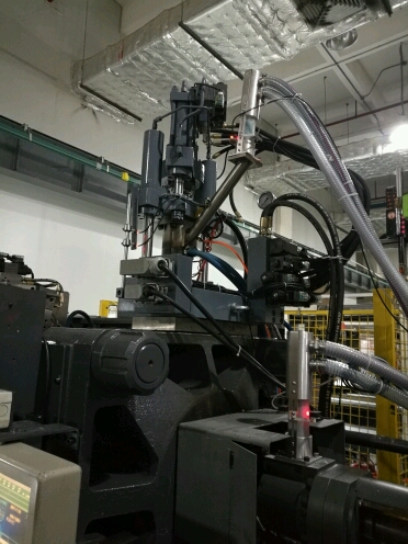 注塑機(jī)前機(jī)板頂面安裝型