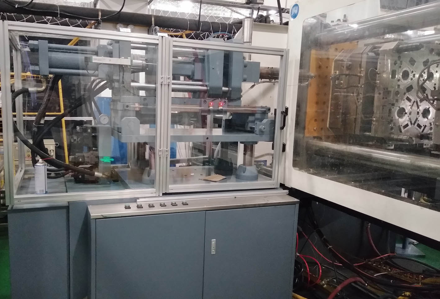 歐式改裝好的伺服電液副射臺(tái)